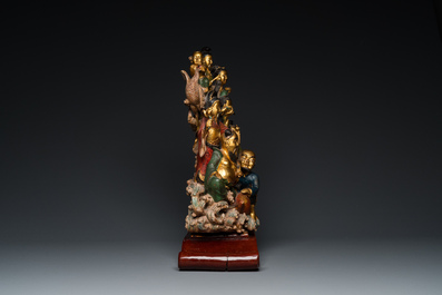 Groupe en bois laqu&eacute; et polychrom&eacute; figurant les huit immortels, Chine, 19/20&egrave;me