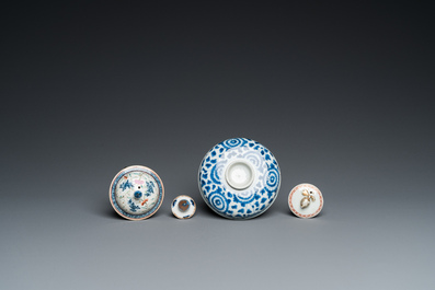 Six Chinese blue and white and famille rose porcelain wares, Kangxi and later