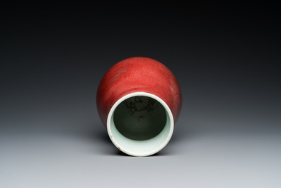 Vase de forme 'hu' en porcelaine de Chine &agrave; &eacute;mail langyao, R&eacute;publique