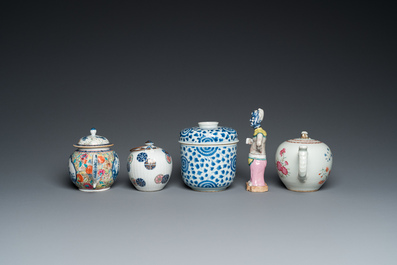 Six Chinese blue and white and famille rose porcelain wares, Kangxi and later