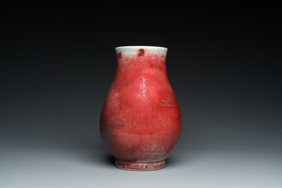 Vase de forme 'hu' en porcelaine de Chine &agrave; &eacute;mail langyao, R&eacute;publique