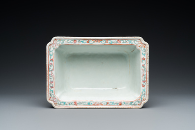 A rectangular Chinese famille rose jardini&egrave;re, 19th C.