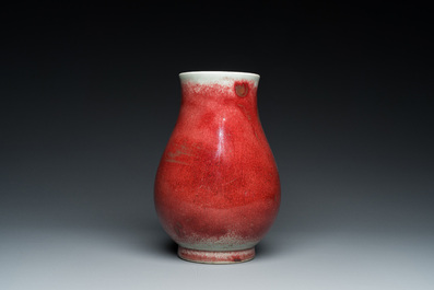 Vase de forme 'hu' en porcelaine de Chine &agrave; &eacute;mail langyao, R&eacute;publique