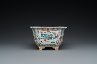 A rectangular Chinese famille rose jardini&egrave;re, 19th C.