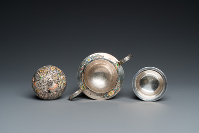 Hiratsuka Mohei (Japon, 1836-?, attribu&eacute; &agrave;): Br&ucirc;le-parfum de type 'koro' en argent &eacute;maill&eacute; et ajour&eacute;, Meiji, 19&egrave;me
