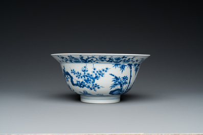 Een Chinese blauw-witte 'Drie vrienden van de winter' kom, Kangxi merk en periode