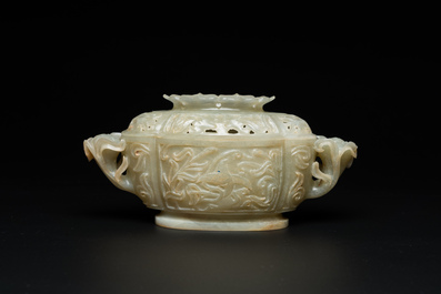 Bol couvert ajour&eacute; en jade sculpt&eacute;, Chine, 19/20&egrave;me