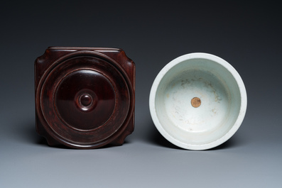 A Chinese doucai 'bajixiang' jardini&egrave;re, Qianlong/Jiaqing