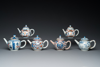 Six th&eacute;i&egrave;res en porcelaine de Chine en bleu et blanc, famille verte et de style Imari, Kangxi/Yongzheng