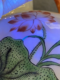 A Chinese famille verte moonflask vase, 'bianhu', Qianlong mark, 19th C.