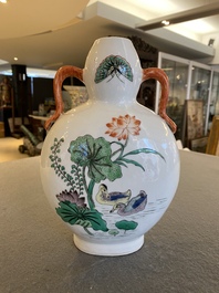 A Chinese famille verte moonflask vase, 'bianhu', Qianlong mark, 19th C.