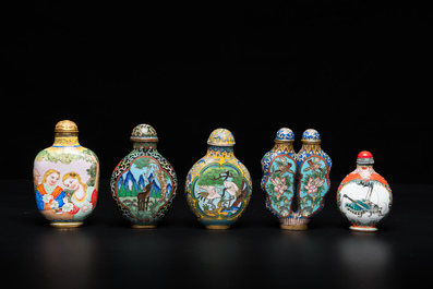 Eleven Chinese Canton enamel, cloisonn&eacute;, silver and other metal snuff bottles, 19/20th C.