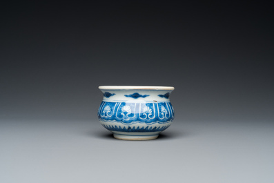 A small Chinese blue and white censer, Kangxi