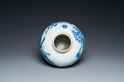 Een Chinese blauw-witte 'kylin' pot, Shunzhi