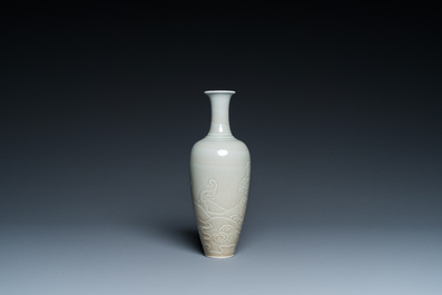 A Chinese celadon-glazed 'sea dragon' vase, Kangxi mark, 19/20th C.