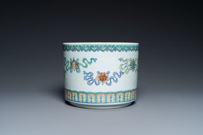 A Chinese doucai 'bajixiang' jardini&egrave;re, Qianlong/Jiaqing