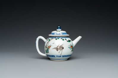 Th&eacute;i&egrave;re couverte en porcelaine de Chine famille verte &agrave; d&eacute;cor d'une grue et d'un cerf, Kangxi