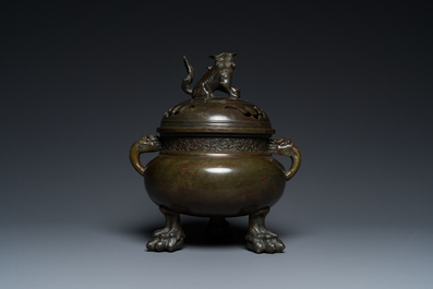 Br&ucirc;le-parfum tripod en bronze au couvercle orn&eacute; d'un qilin, marque de Qianlong, Qing