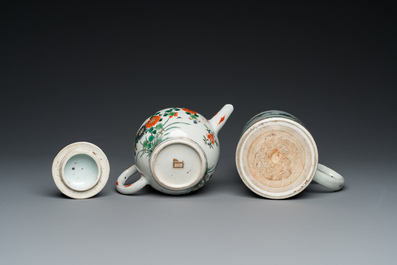 A Chinese famille verte teapot and a mug, Kangxi