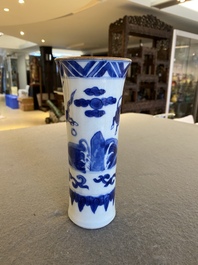 Vase en porcelaine de Chine en bleu et blanc &agrave; d&eacute;cor de chevaux volant, Ming