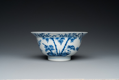 Een Chinese blauw-witte 'Drie vrienden van de winter' kom, Kangxi merk en periode