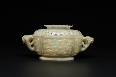 Bol couvert ajour&eacute; en jade sculpt&eacute;, Chine, 19/20&egrave;me
