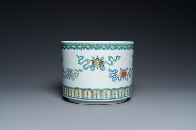 A Chinese doucai 'bajixiang' jardini&egrave;re, Qianlong/Jiaqing