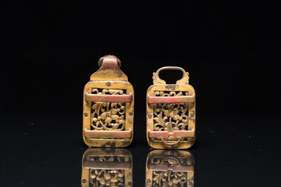 A Chinese agate-mounted gilt bronze belt buckle, late Ming/early Qing