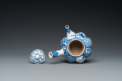 A Japanese blue and white Arita hot water kettle, Edo, 17/18th C.
