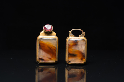 A Chinese agate-mounted gilt bronze belt buckle, late Ming/early Qing