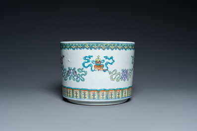 A Chinese doucai 'bajixiang' jardini&egrave;re, Qianlong/Jiaqing