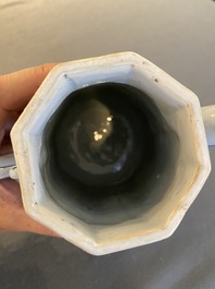 Cafeti&egrave;re couverte en porcelaine de Chine en bleu et blanc &agrave; d&eacute;cor de 'La d&eacute;esse Europe et le taureau', Kangxi