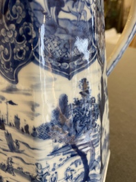 Cafeti&egrave;re couverte en porcelaine de Chine en bleu et blanc &agrave; d&eacute;cor de 'La d&eacute;esse Europe et le taureau', Kangxi