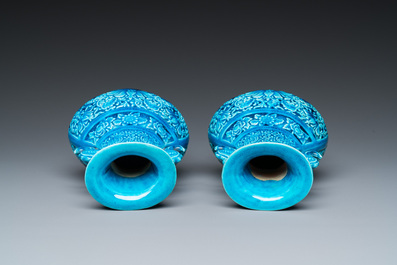 Een paar Chinese turquoise-geglazuurde 'lotus' vazen, Republiek