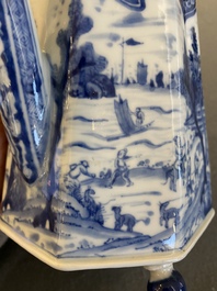 Cafeti&egrave;re couverte en porcelaine de Chine en bleu et blanc &agrave; d&eacute;cor de 'La d&eacute;esse Europe et le taureau', Kangxi
