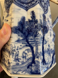 Cafeti&egrave;re couverte en porcelaine de Chine en bleu et blanc &agrave; d&eacute;cor de 'La d&eacute;esse Europe et le taureau', Kangxi
