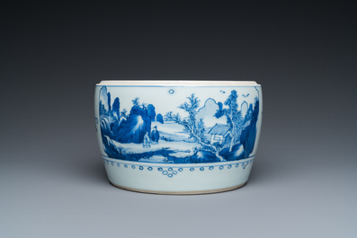 A Chinese blue and white tureen, Kangxi