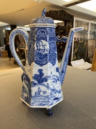 Cafeti&egrave;re couverte en porcelaine de Chine en bleu et blanc &agrave; d&eacute;cor de 'La d&eacute;esse Europe et le taureau', Kangxi
