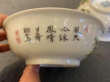 Een paar Chinese famille rose kommen met vogels bij bamboetakken, Yongzheng merk, wellicht Republiek