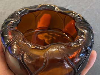 Two Chinese amber-coloured and jadeite-simulating Beijing glass brush washers, 19/20th C.