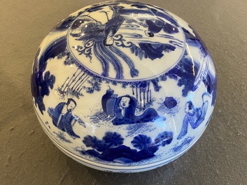 A Chinese blue and white 'fenghuang' box and cover, Transitional period