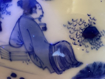 A Chinese blue and white 'fenghuang' box and cover, Transitional period