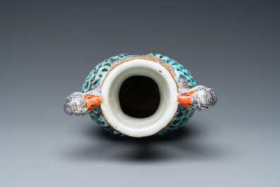 An unusual Chinese Canton famille rose 'cranes' vase, 19th C.