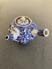 A Japanese blue and white Arita hot water kettle, Edo, 17/18th C.