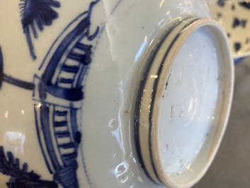 Twee Chinese blauw-witte kommen met eenden, herten en kraanvogels, Wanli
