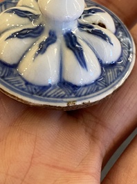 A Japanese blue and white Arita hot water kettle, Edo, 17/18th C.