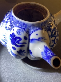 A Japanese blue and white Arita hot water kettle, Edo, 17/18th C.