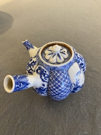 A Japanese blue and white Arita hot water kettle, Edo, 17/18th C.