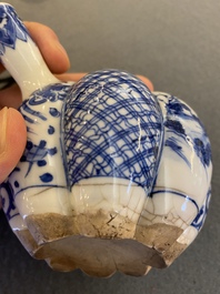 A Japanese blue and white Arita hot water kettle, Edo, 17/18th C.