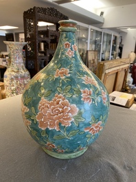 A Dutch-decorated Japanese Arita apothecary flask monogrammed PDR, Edo, 17th C.